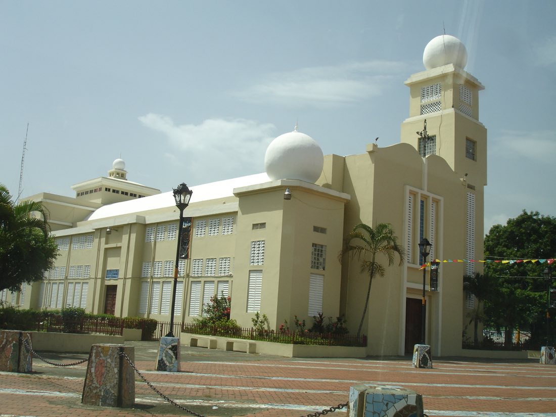 Fachada de la Iglesia San Antonio de Padua en Bonao